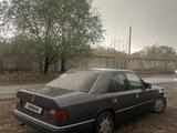 Mercedes-Benz E 220 1993 годаүшін750 000 тг. в Караганда – фото 3