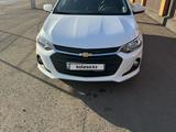 Chevrolet Onix 2023 года за 5 200 000 тг. в Караганда