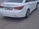 Hyundai Sonata 2013 года за 7 200 000 тг. в Астана – фото 2