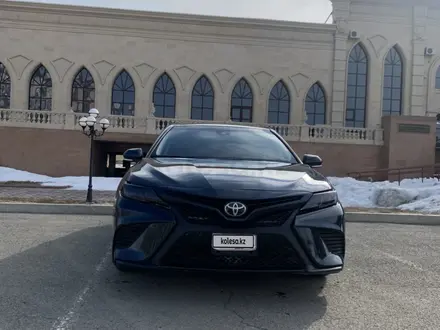 Toyota Camry 2019 года за 13 500 000 тг. в Алматы – фото 4