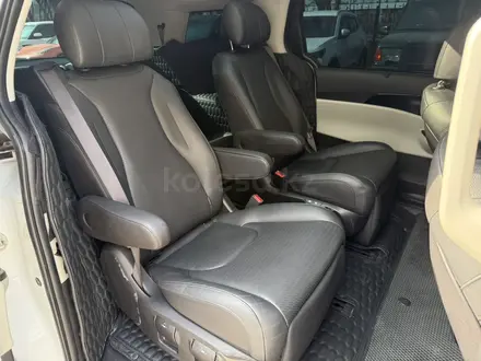 Kia Carnival 2022 года за 22 000 000 тг. в Алматы – фото 9