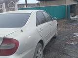 Toyota Camry 2004 года за 3 000 000 тг. в Урджар – фото 2