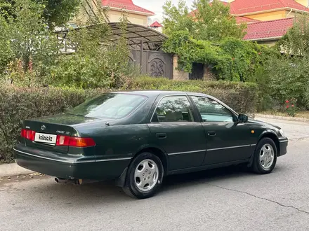 Toyota Camry 2001 года за 4 500 000 тг. в Шымкент – фото 2