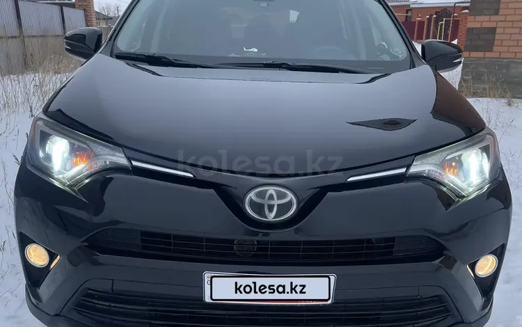 Toyota RAV4 2017 года за 9 290 000 тг. в Актобе