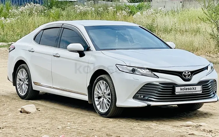 Toyota Camry 2019 года за 18 600 000 тг. в Алматы