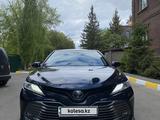 Toyota Camry 2021 года за 14 500 000 тг. в Астана – фото 2