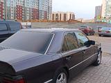 Mercedes-Benz E 280 1993 года за 2 600 000 тг. в Астана – фото 2