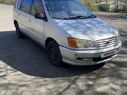 Toyota Ipsum 1997 года за 3 000 000 тг. в Усть-Каменогорск