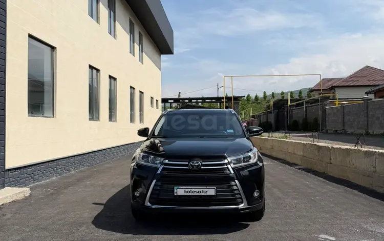Toyota Highlander 2019 года за 16 000 000 тг. в Алматы