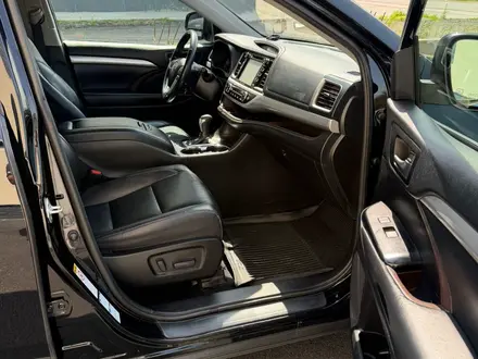 Toyota Highlander 2019 года за 16 000 000 тг. в Алматы – фото 4