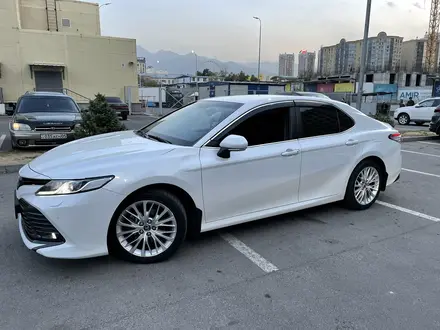 Toyota Camry 2018 года за 12 500 000 тг. в Алматы – фото 2