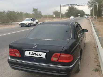 Mercedes-Benz E 240 2001 года за 2 100 000 тг. в Алматы – фото 2
