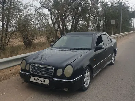 Mercedes-Benz E 240 2001 года за 2 100 000 тг. в Алматы