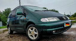 Volkswagen Sharan 1998 года за 2 350 000 тг. в Актобе