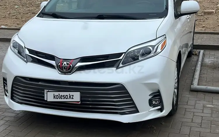 Toyota Sienna 2016 года за 11 000 000 тг. в Актау