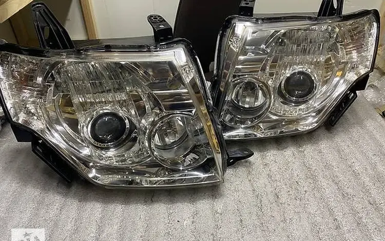 Фара фары Mistubishi Pajero Паджеро 4 ксенон и гологен за 44 000 тг. в Астана