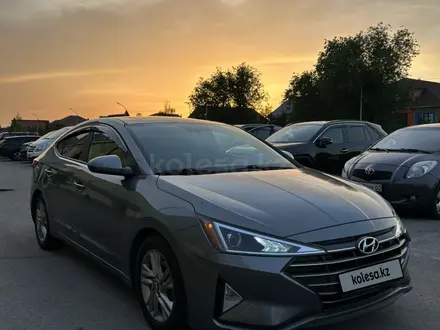 Hyundai Elantra 2018 года за 7 600 000 тг. в Алматы – фото 3