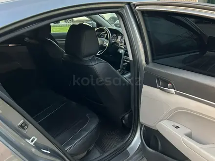 Hyundai Elantra 2018 года за 7 600 000 тг. в Алматы – фото 15