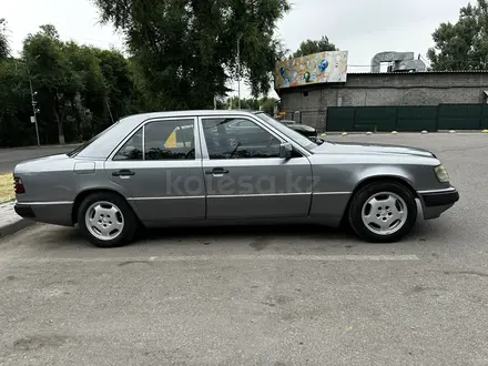 Mercedes-Benz E 230 1991 года за 1 600 000 тг. в Алматы – фото 4