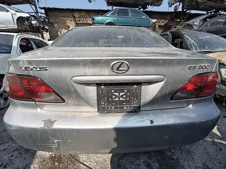 Бампер задний для Lexus ES300-330 за 50 000 тг. в Тараз
