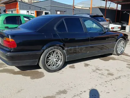 BMW 735 1999 года за 5 500 000 тг. в Шымкент