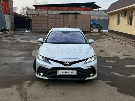 Toyota Camry 2021 года за 18 800 000 тг. в Алматы – фото 12