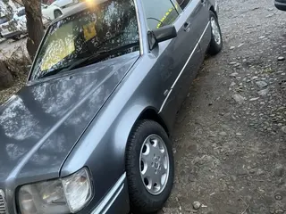 Mercedes-Benz E-Class, 1993