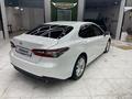 Toyota Camry 2023 годаүшін17 500 000 тг. в Атырау – фото 4