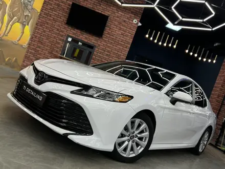 Toyota Camry 2019 года за 12 500 000 тг. в Атырау