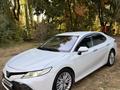Toyota Camry 2019 года за 11 500 000 тг. в Алматы – фото 2