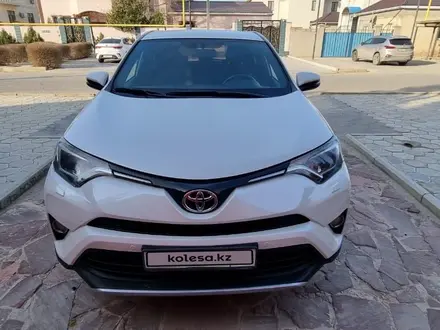 Toyota RAV4 2017 года за 12 500 000 тг. в Актау