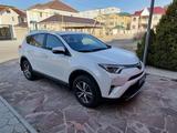 Toyota RAV4 2017 года за 12 500 000 тг. в Актау – фото 2