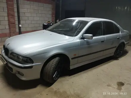 BMW 528 1997 года за 3 300 000 тг. в Алматы