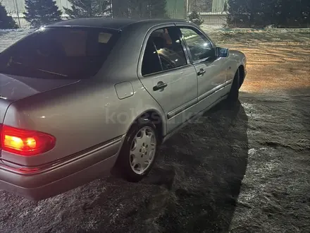 Mercedes-Benz E 240 1998 года за 3 600 000 тг. в Астана