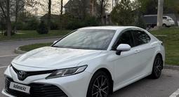 Toyota Camry 2020 года за 12 800 000 тг. в Шымкент – фото 2