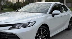 Toyota Camry 2020 года за 12 800 000 тг. в Шымкент