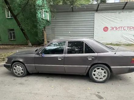 Mercedes-Benz E 200 1991 года за 900 000 тг. в Алматы – фото 2