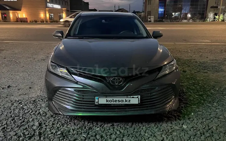 Toyota Camry 2019 года за 11 500 000 тг. в Атырау