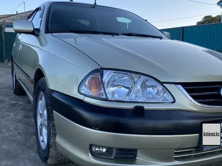 Toyota Avensis 2001 года за 2 900 000 тг. в Семей