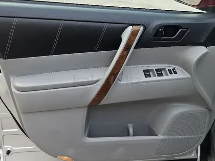 Toyota Highlander 2013 года за 9 980 000 тг. в Алматы – фото 12