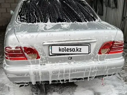 Mercedes-Benz E 280 1996 года за 3 300 000 тг. в Турара Рыскулова – фото 2