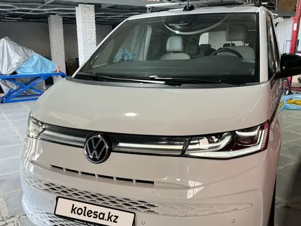 Volkswagen Multivan 2024 года за 47 000 000 тг. в Актау