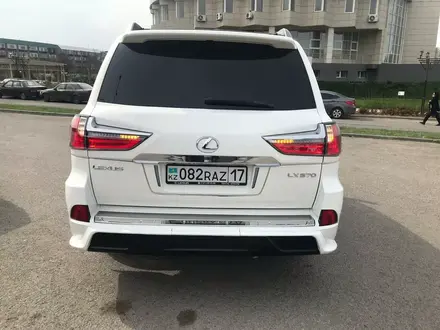 Комплект рестайлинга Lexus LX570, в версию 2016 за 1 350 000 тг. в Алматы – фото 2