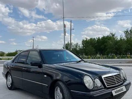 Mercedes-Benz E 320 1998 года за 3 500 000 тг. в Жанакорган – фото 2