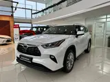 Toyota Highlander Luxe 2024 года за 36 300 000 тг. в Петропавловск