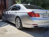 BMW 750 2011 года за 5 000 000 тг. в Астана – фото 2