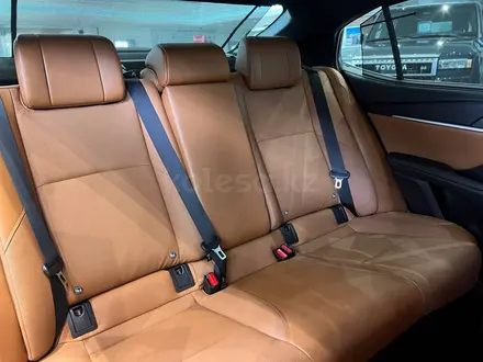 Toyota Camry Luxe 2026 года за 23 190 000 тг. в Алматы – фото 16