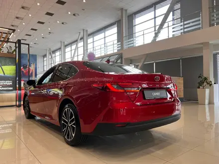 Toyota Camry Luxe 2026 года за 23 190 000 тг. в Алматы – фото 4
