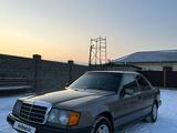 Mercedes-Benz E 200 1989 годаfor900 000 тг. в Шымкент – фото 3