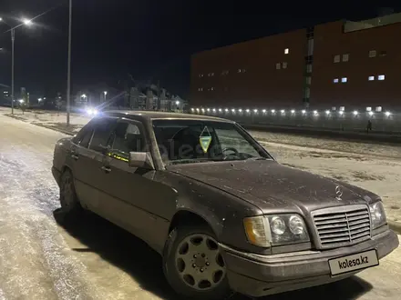 Mercedes-Benz E 220 1993 года за 1 900 000 тг. в Костанай – фото 4